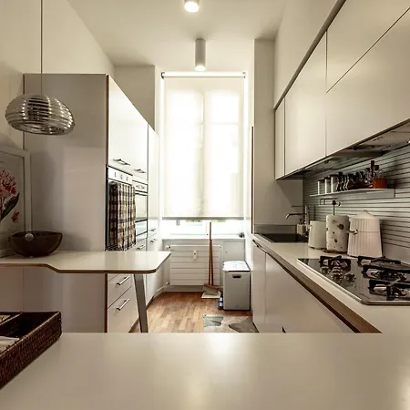 Manzoni 76 * 斯培西亚